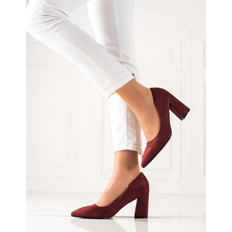 Bestelle Pompe Czamszowe Pe Un Stâlp roșu multicolor 1 Bestelle Pompe Czamszowe Pe Un Stâlp roșu multicolor 1