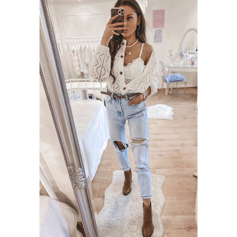 Botine maro pe postul Zahara 2 Botine maro pe postul Zahara 2