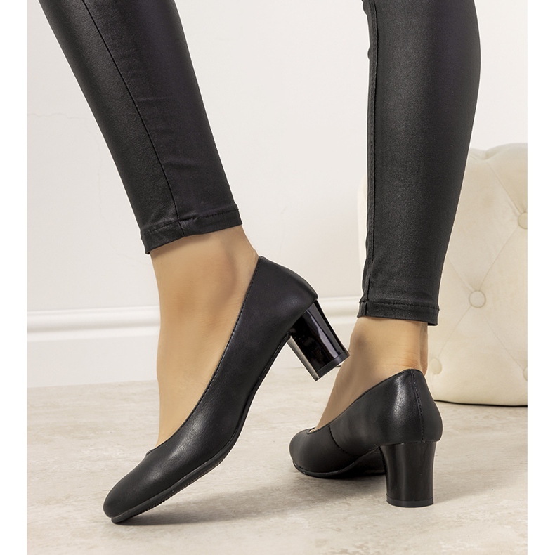 Pompe negre pe postul Fidel negru 1