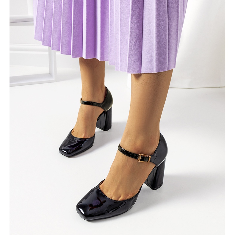 Pompe negre pe postul Clement negru 2