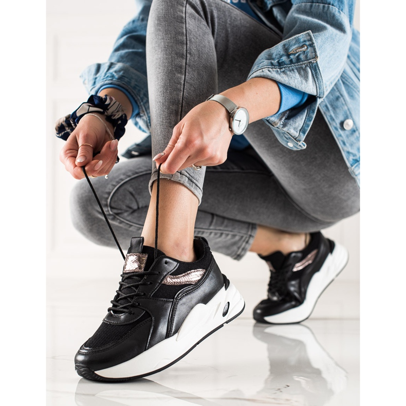 Ideal Shoes Adidași pe platformă negru 1