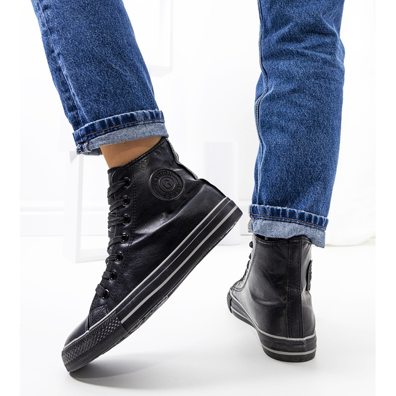 Tenisi negri, izolați până la glezne, de la Lade negru 2 Tenisi negri, izolați până la glezne, de la Lade negru 2