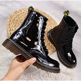 Cizme din piele lacuit Filippo W PAW78 izolate negru 1