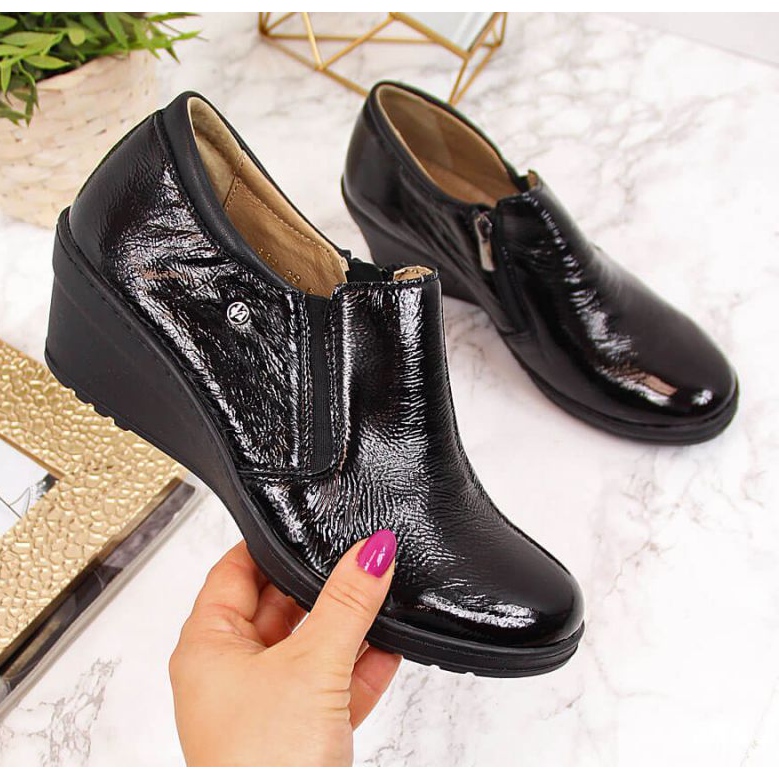 Pantofi din piele lacuita Helios W 389 neagra negru 1