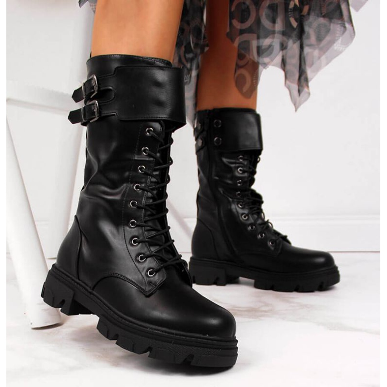 Muncitori izolați pe platforma Vinceza W JAN54 neagră alb negru 2