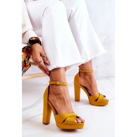 FM1 Sandale din piele intoarsa pe un post galben Lanelle 1