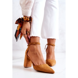 FB2 Pompe Pe Un Bar Legat Camel Lettice maro galben 1