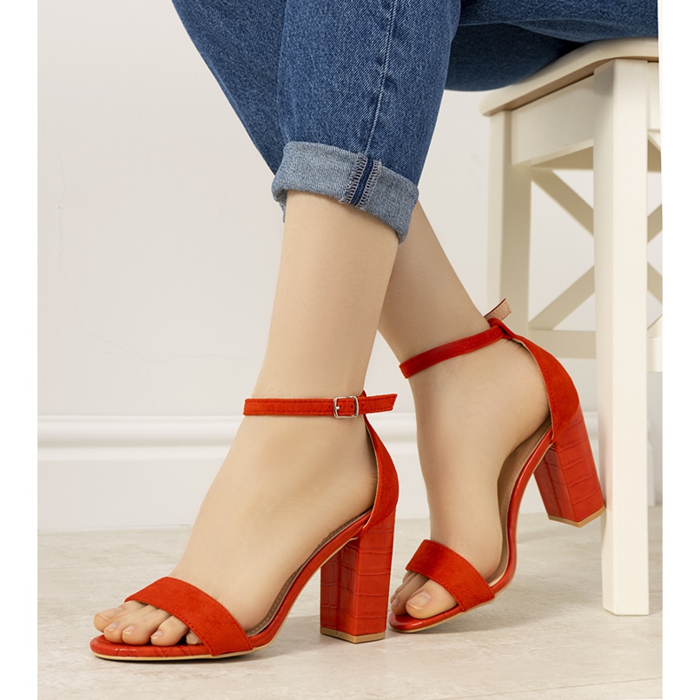 BM Pompe roșii pe un stâlp cu model de șarpe Dolores roșu 1