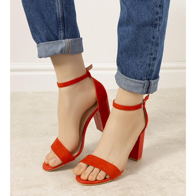 BM Pompe roșii pe un stâlp cu model de șarpe Dolores roșu 2