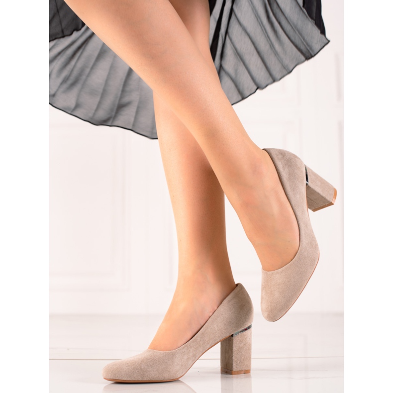 Goodin Pompele bej pe un stâlp 1