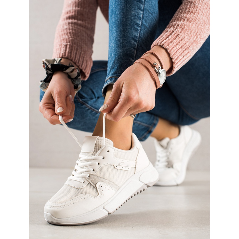 Ideal Shoes Adidași albi pe platformă 1