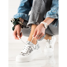 Seastar Adidași de design vestimentar alb negru 1 Seastar Adidași de design vestimentar alb negru 1