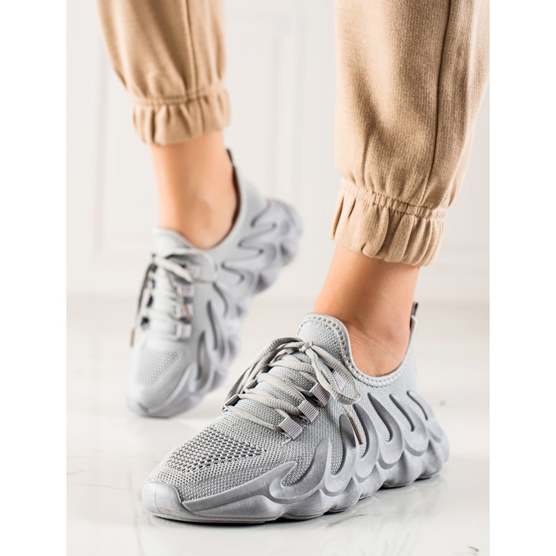 TRENDI Adidași gri de modă 1 TRENDI Adidași gri de modă 1