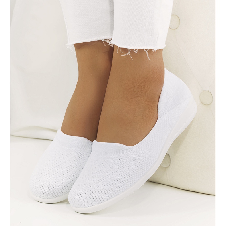 Tenisi albi de damă de la Briggs 1