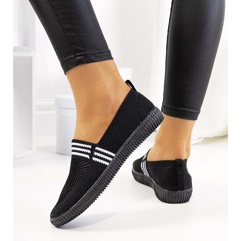 Tenisi negri Tanya ajurati negru 2 Tenisi negri Tanya ajurati negru 2