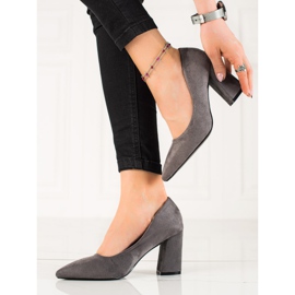 Bestelle Pompe din piele de căprioară pe un stâlp gri 1 Bestelle Pompe din piele de căprioară pe un stâlp gri 1