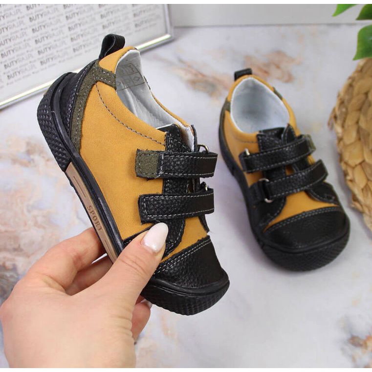 Pantofi cu velcro Kornecki Jr 6823 camel negru verde galben 1