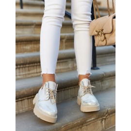 Pantofi pe talpa masivă Nicole 2701/004 alb și auriu bej de aur 2