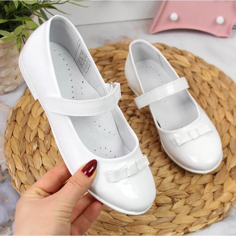 Balerini de comuniune cu Velcro Kornecki Jr KOR6493C alb 1