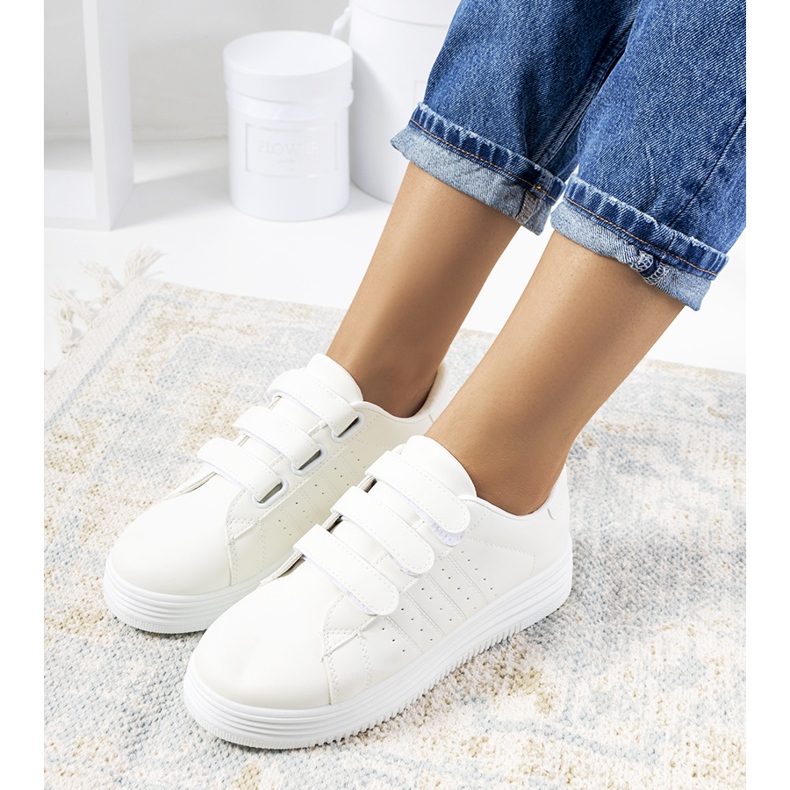 Tenisi albi pe platforma Nizza 1