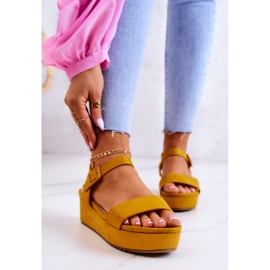 FW1 Sandale din piele intoarsa pe platforma galbena Sariah 1