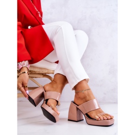 FM1 Papuci lăcuți pe un bar Seattle bej închis 2