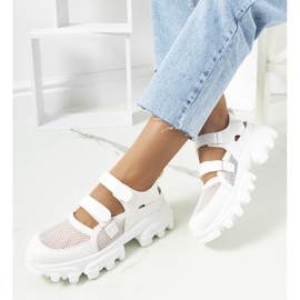 Adidasi albi cu talpa de tractor de la Djurs 1