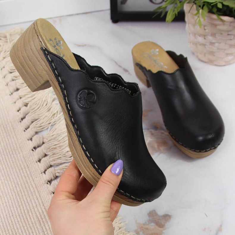 Papuci de piele Rieker W RKR530 negru 1