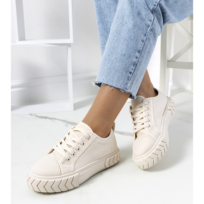 Tenisi bej pe platforma Clarence 1