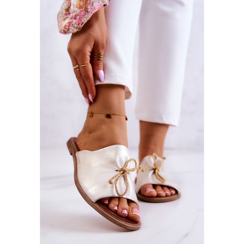 Papuci de damă din piele Nicole 2659/004 alb și auriu 1