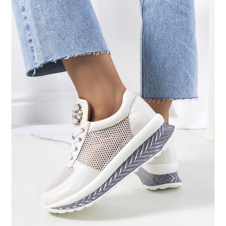 Tenisi albi holografici de la Saggers 2