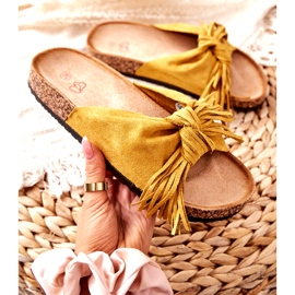 Șlapi galbeni cu talpă din plută și franjuri 1