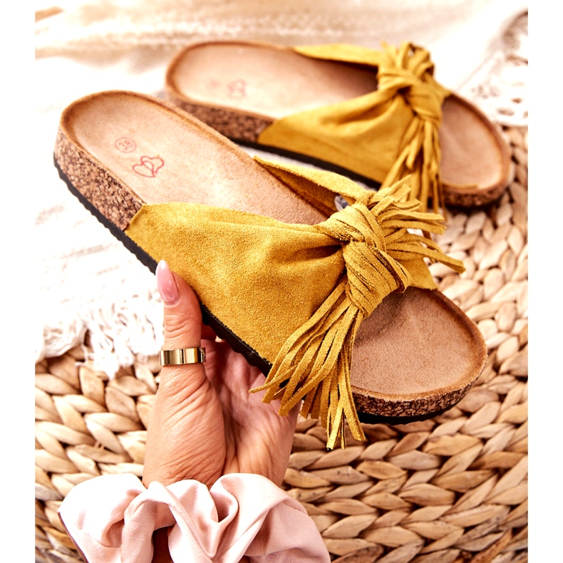 Șlapi galbeni cu talpă din plută și franjuri 1