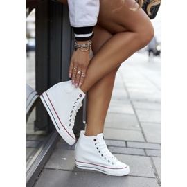 Cross Jeans Tenisi din piele pe blugi încrucișați cu pană II2R4024 Alb 2 Cross Jeans Tenisi din piele pe blugi încrucișați cu pană II2R4024 Alb 2