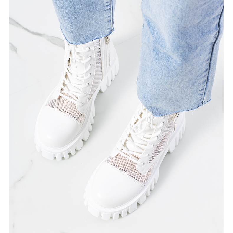 Cizme albe cu o parte superioară Potts ajurata 1