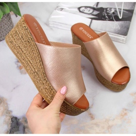 Papuci cu pană Vinceza W JAN98B aurii de aur 1 Papuci cu pană Vinceza W JAN98B aurii de aur 1