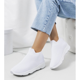 Tenisi albi de la Roes 1