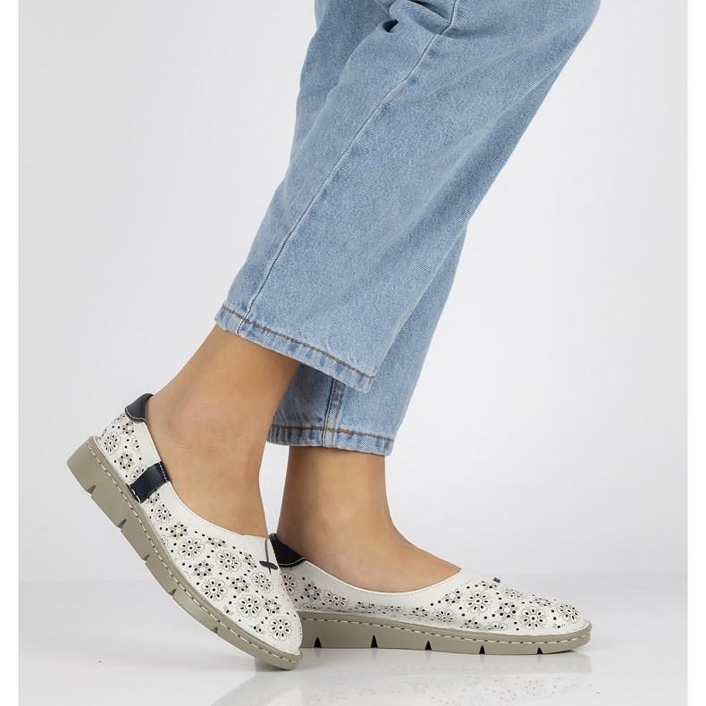 Pantofi din piele Filippo DP1339 / 20 Wh alb 1