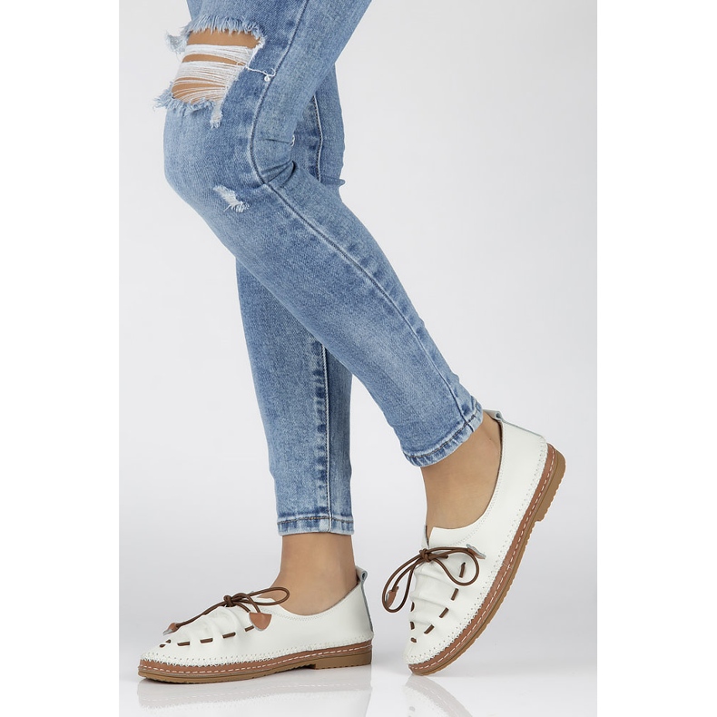 Pantofi din piele Filippo DP2058 / 21 Wh alb 1