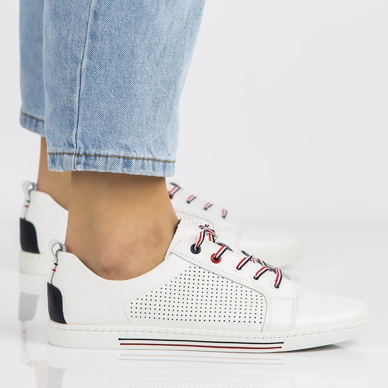 Pantofi din piele Filippo DP008 / 21 Wh alb 2