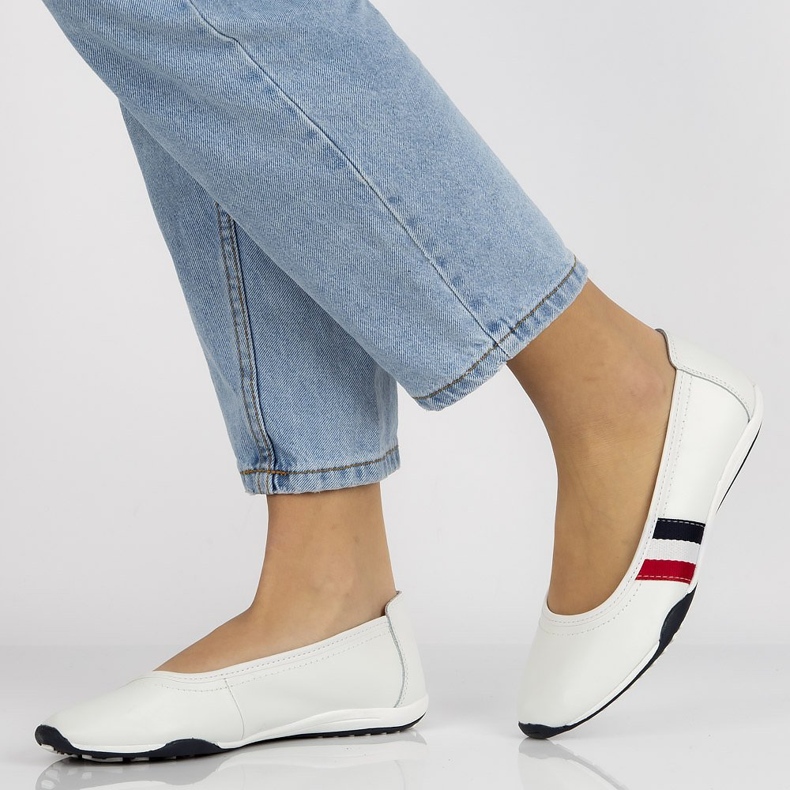 Pantofi din piele Filippo DP2063 / 21 Wh alb 2