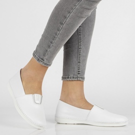 Pantofi slip-on din piele Filippo DP2134 / 21 Wh alb 1
