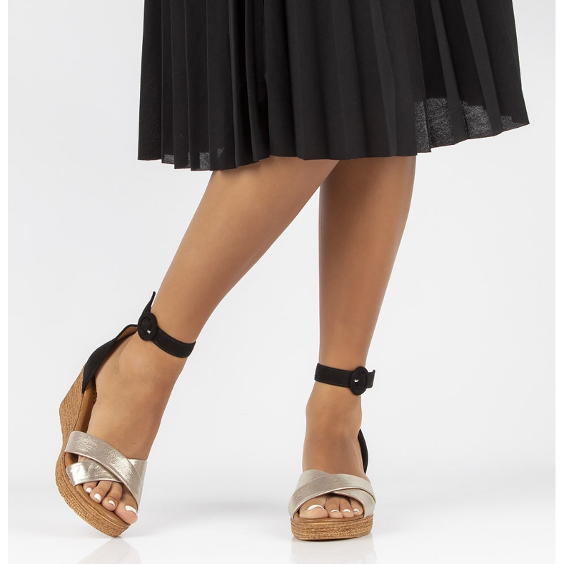 Sandale din piele Filippo 04565-25 / 00-5 auriu si negru de aur 1