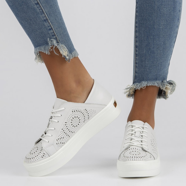 Pantofi din piele FILIPPO DP3529 / 22 Wh alb 2