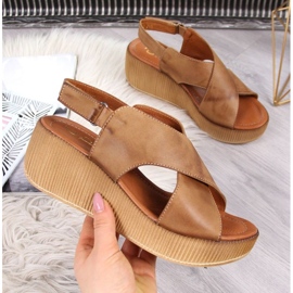 Sandale din piele pe platforma maro Dolce Pietro W P74A 1 Sandale din piele pe platforma maro Dolce Pietro W P74A 1