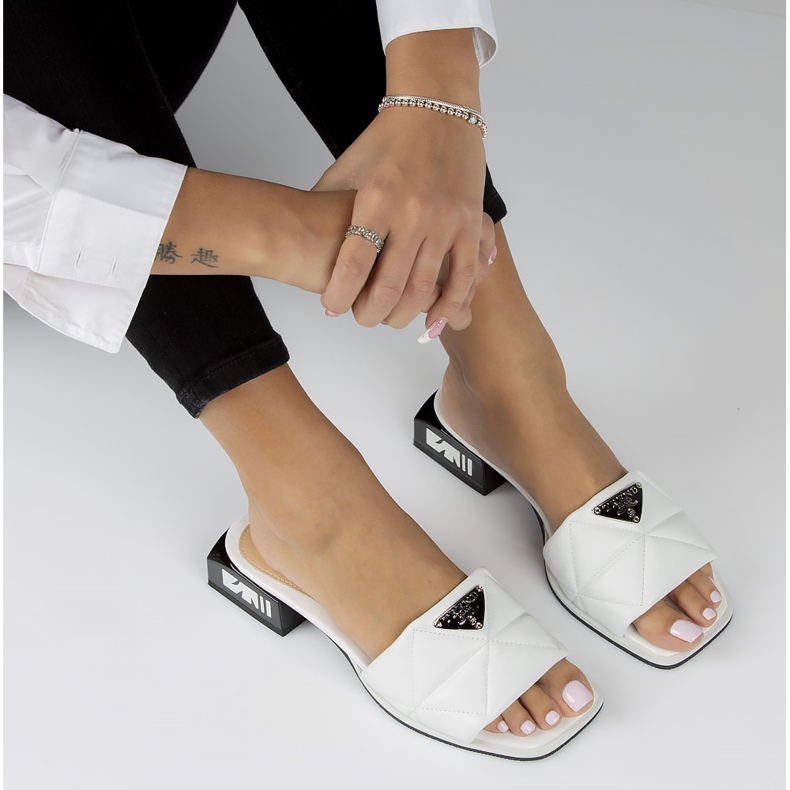 Papuci de piele Filippo DK3905 / 22 Wh alb 1