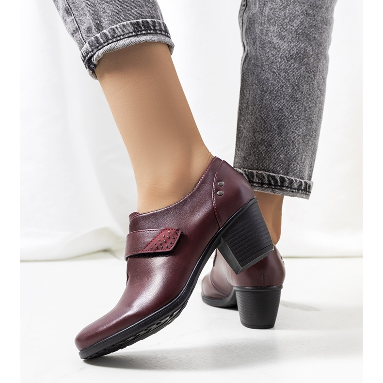 Brogues maroon pe postarea Belia roșu multicolor 1 Brogues maroon pe postarea Belia roșu multicolor 1