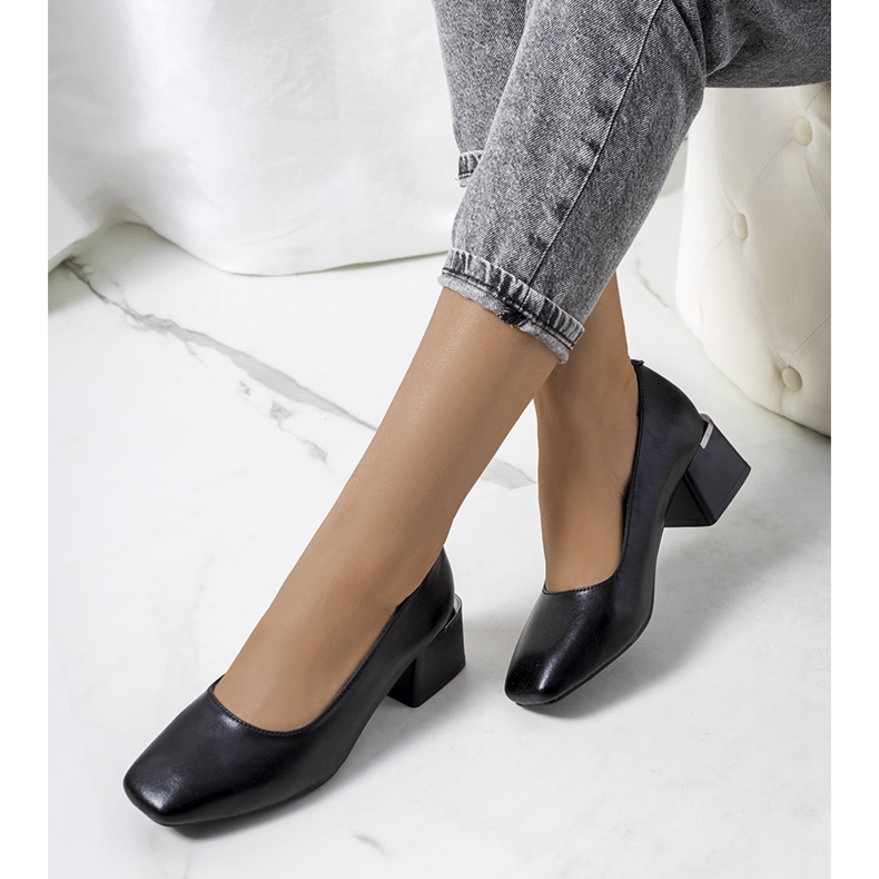 Pompi din piele neagra pe postul Vasila negru 1