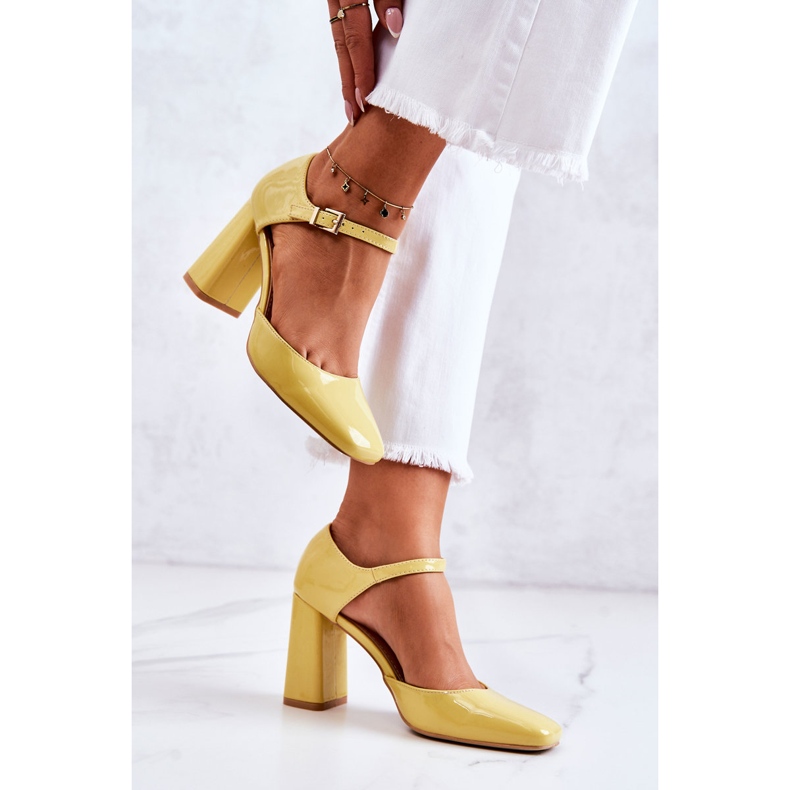 PG1 Pompe lăcuite la modă pe un bar galben maori 2