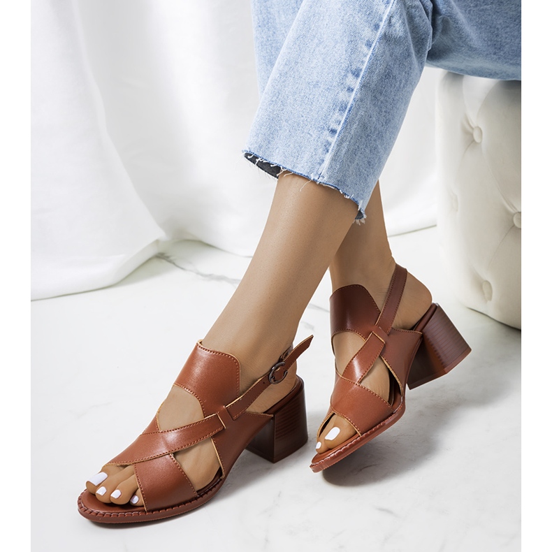 Sandale din piele maro pe postul Destina 1